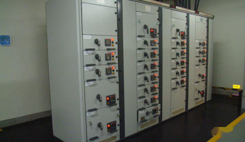 配電室中有哪些類型的低壓配電柜電壓？配電柜主要內(nèi)部組件是什么？