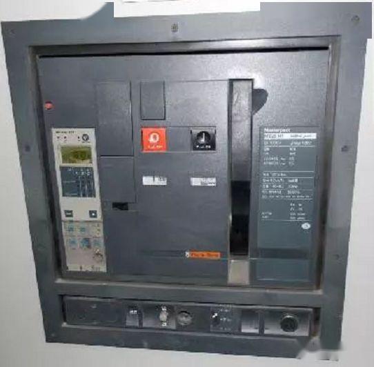 配電室中有哪些類型的低壓配電柜電壓？配電柜主要內(nèi)部組件是什么？