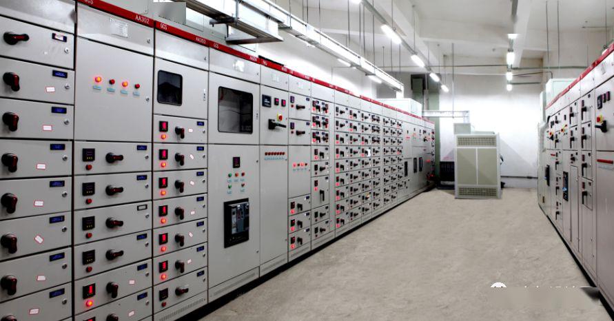 配電室中有哪些類型的低壓配電柜電壓？配電柜主要內(nèi)部組件是什么？