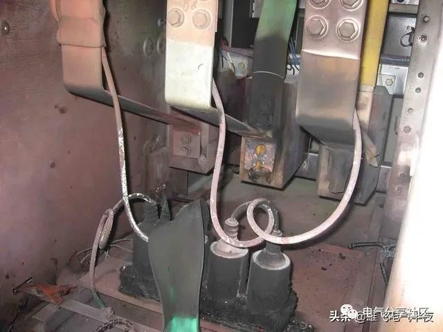 輕微開關(guān)柜故障會(huì)造成重大損失，請注意高壓電工