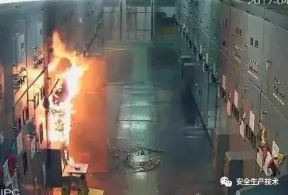 用電安全——值班人員非法進入高壓開關柜，并遭受6kV高壓電擊。