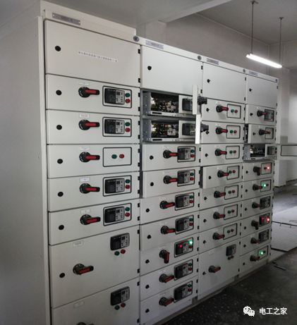 一條完成開關(guān)柜安裝，電纜橋架施工，電纜敷設(shè)及布線施工，照明配電箱施工