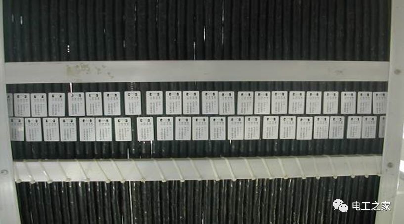 一條完成開關(guān)柜安裝，電纜橋架施工，電纜敷設(shè)及布線施工，照明配電箱施工
