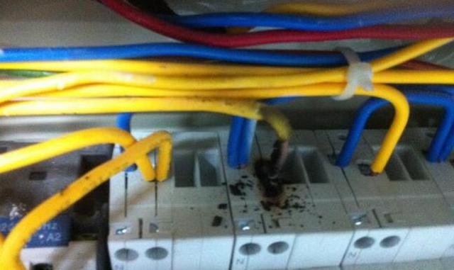即使a 配電箱也不是一個(gè)真正的壞電工。