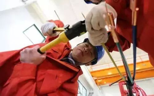 你認(rèn)為配電箱系統(tǒng)圖怎么樣？圖片中的符號(hào)是什么意思？