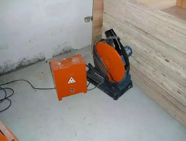 施工現(xiàn)場臨時用電配電箱及開關(guān)箱配置和使用說明，圖示詳圖