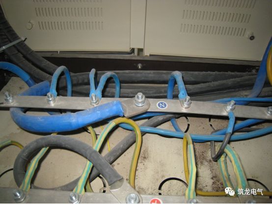 《建筑電氣工程施工質(zhì)量驗(yàn)收規(guī)范》GB50303-2015 配電箱(機(jī)柜)安裝詳細(xì)說(shuō)明！