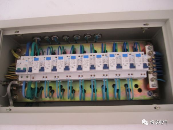 《建筑電氣工程施工質(zhì)量驗(yàn)收規(guī)范》GB50303-2015 配電箱(機(jī)柜)安裝詳細(xì)說(shuō)明！