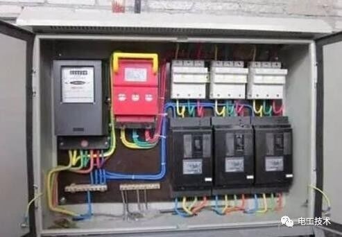 分析了配電箱的內部結構，誰能理解它？