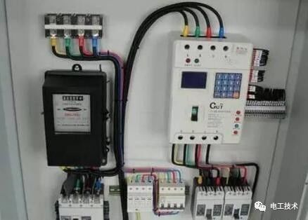 分析了配電箱的內部結構，誰能理解它？